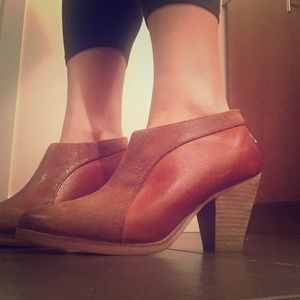 J Shoes leather Lucia booties